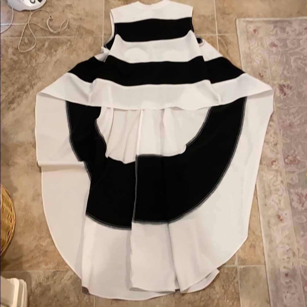 Gracia hi-lo dramatic top